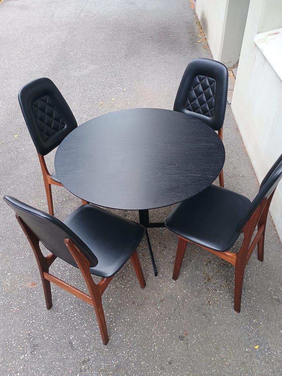 Rund matgrupp, retrostil, 4 stolar + bord i teak