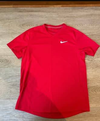 NIKE DRI-FIT RÖD TRÄNINGSTRÖJA – L – 150 KR - Kristianstad