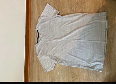 H&M LJUSGRÅ T-SHIRT – STORLEK 170 – 50 KR - Kristianstad