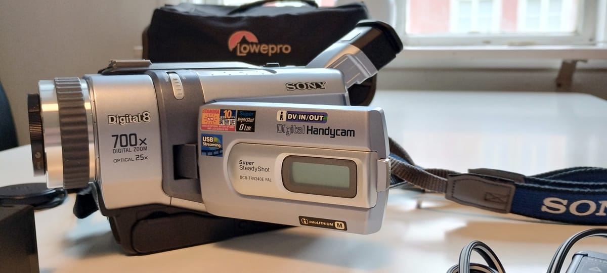 SONY DIGITAL BAND VIDEOKAMERA DCR-TRV240E PAL HI8 700X  -SOM NY  !