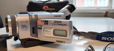 SONY DIGITAL BAND VIDEOKAMERA DCR-TRV240E PAL HI8 700X  -SOM NY  !
